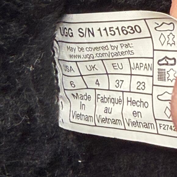 UGG Chillapeak Black Patent Boots 6 - Picture 7 of 7